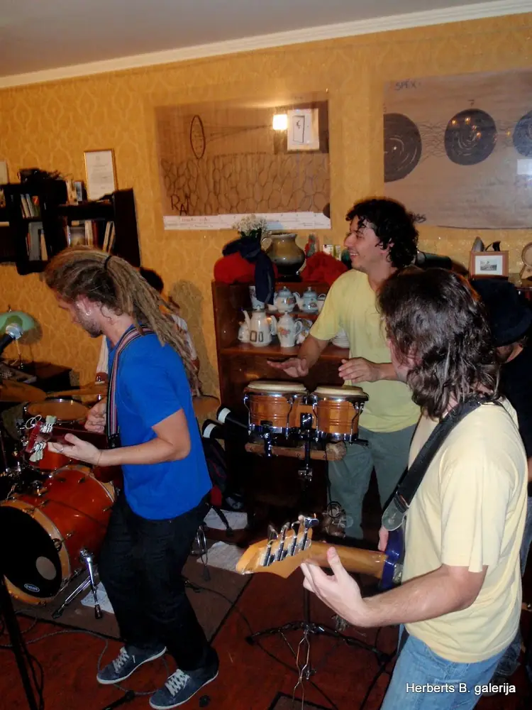 Pequena morte band — 9