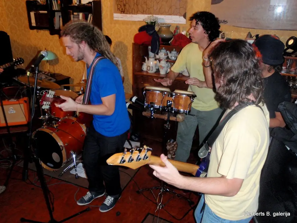 Pequena morte band — 10