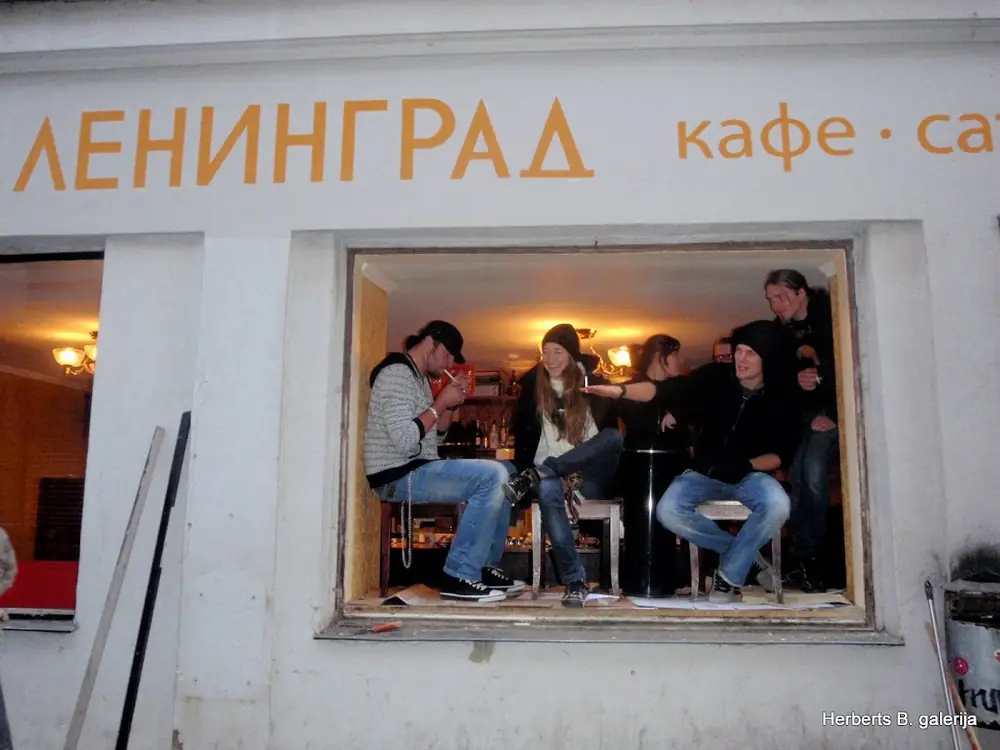 Leningrada paliek bez loga — 1