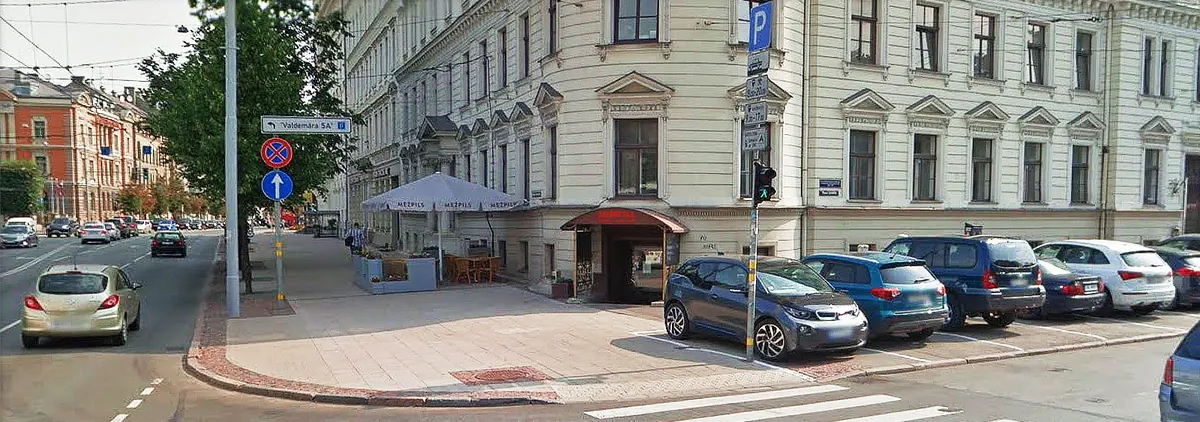 Cafe Leningrad ieeja Kr. Valdemāra ielā 4